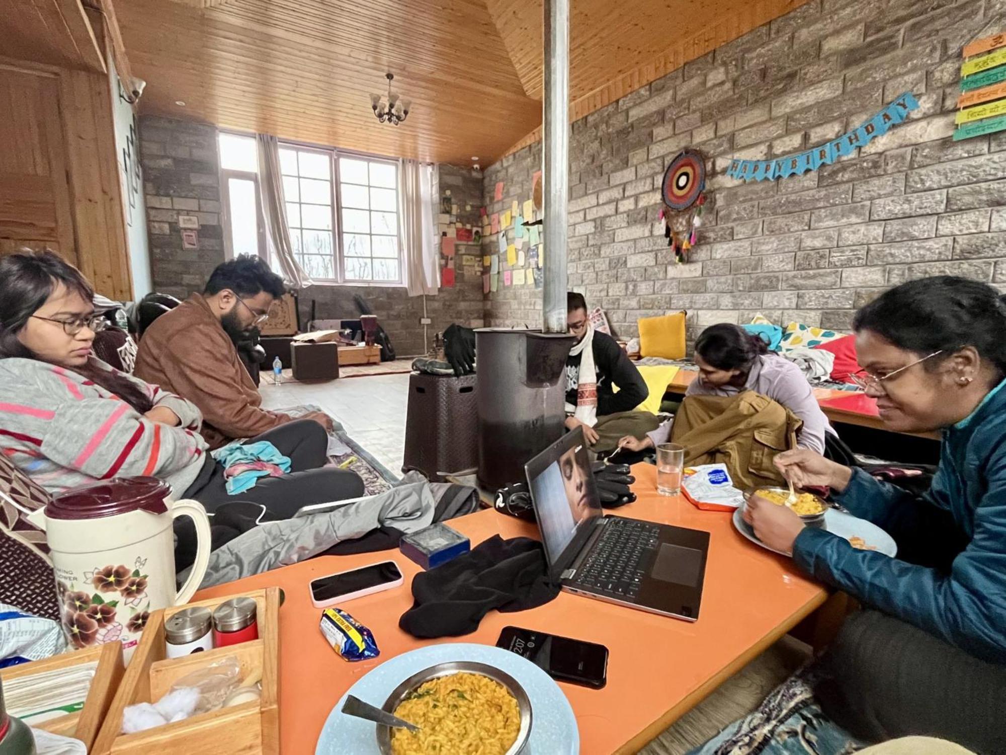 Fluestern Hostel And Cafe Nagar  Экстерьер фото