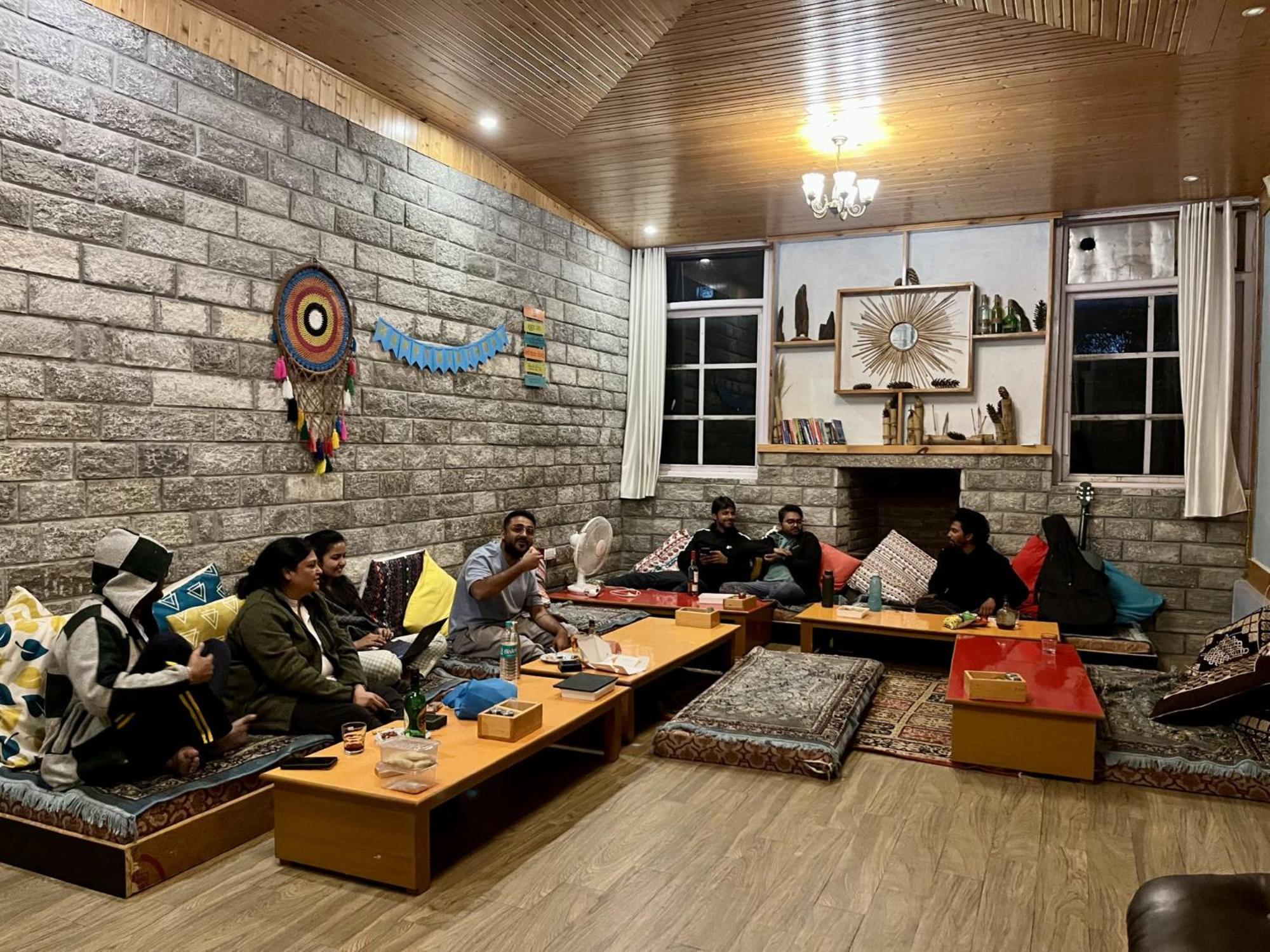 Fluestern Hostel And Cafe Nagar  Экстерьер фото