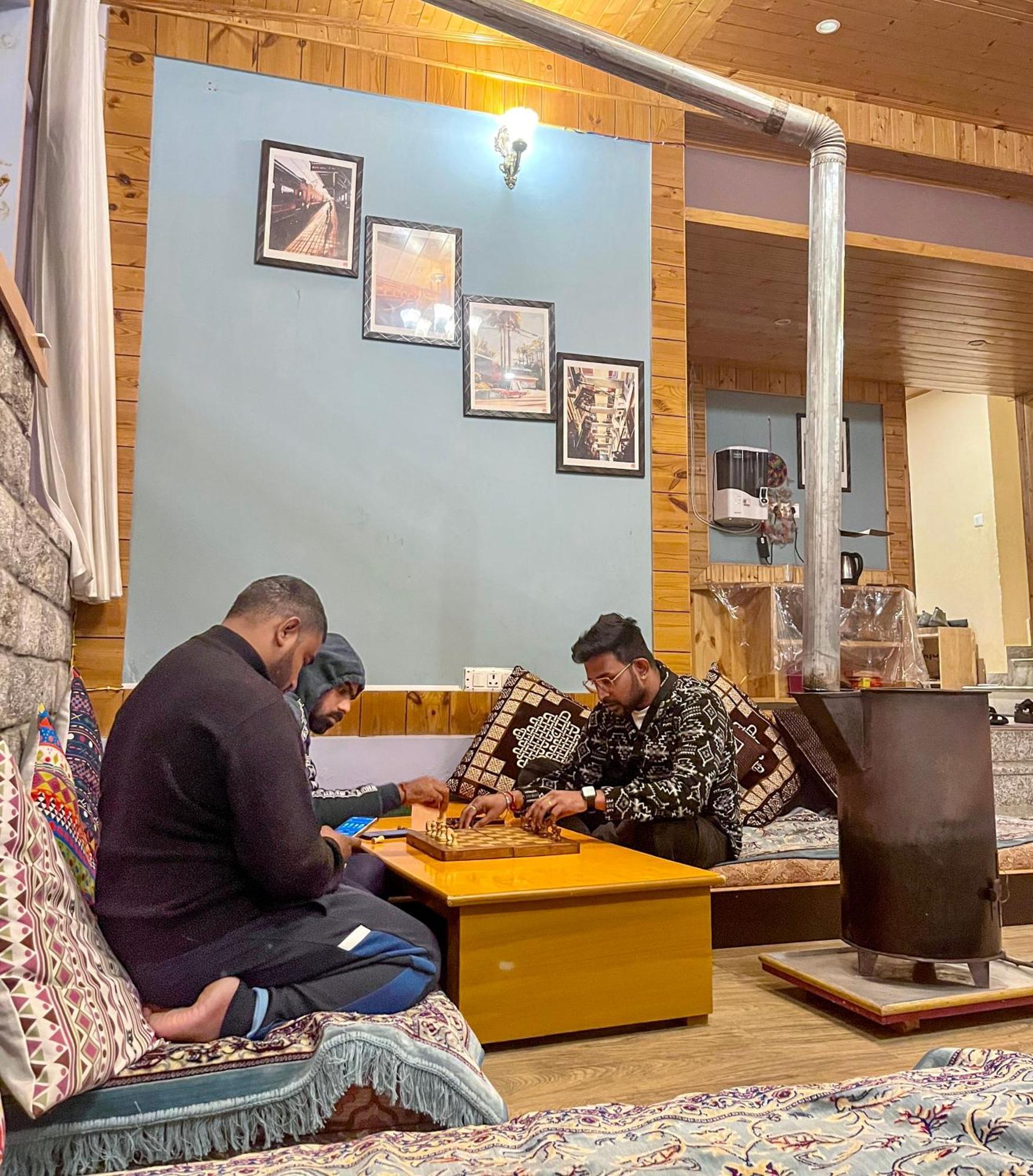 Fluestern Hostel And Cafe Nagar  Экстерьер фото